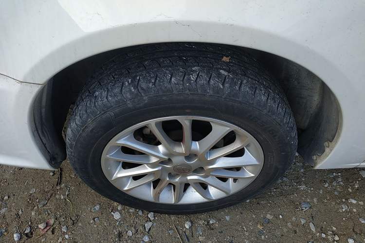 Used Soueast V3 Lingyue 2015 1.5L Manual Happiness Edition Left Front Wheel Hub