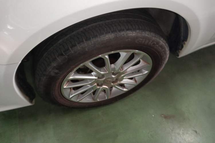 Used Soueast V3 Lingyue 2015 1.5L Manual Happiness Edition Left Front Wheel Hub