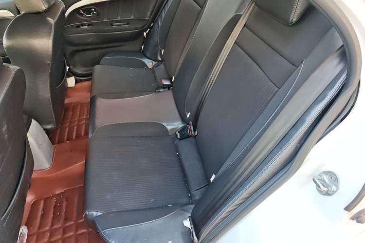 Used Soueast V3 Lingyue 2015 1.5L Manual Style Edition Left Rear Seat