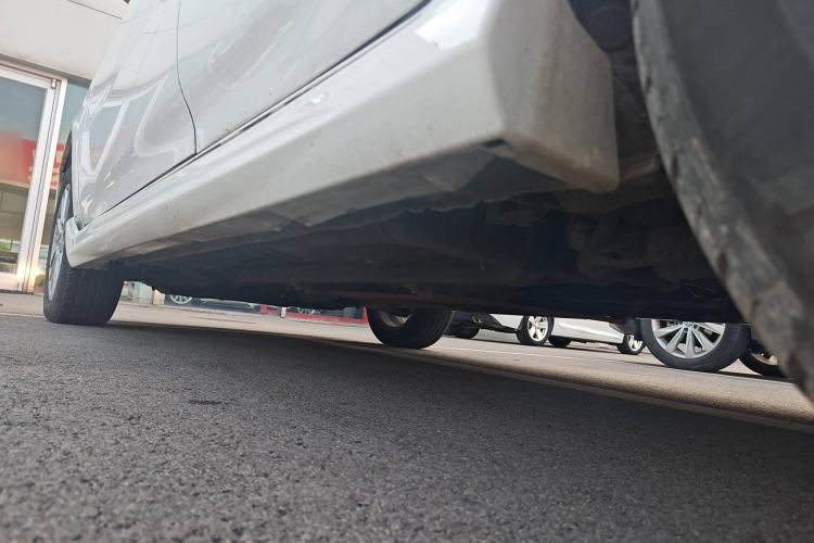 Used Soueast V3 Lingyue 2015 1.5L Manual Happiness Edition Left Side Sill