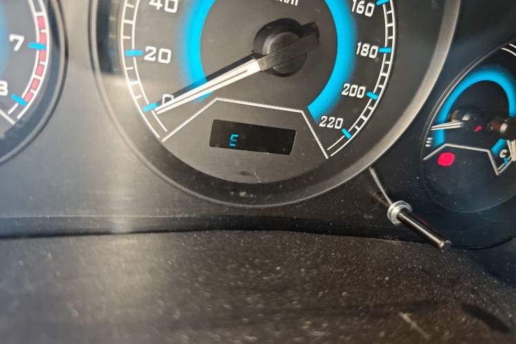 Used Soueast V3 Lingyue 2015 1.5L Manual Style Edition Odometer Close Up