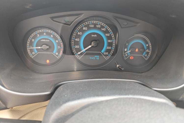 Used Soueast V3 Lingyue 2015 1.5L Manual Happiness Edition Odometer Close Up