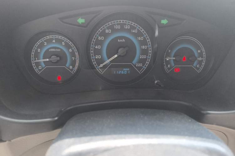 Used Soueast V3 Lingyue 2015 1.5L Manual Happiness Edition Odometer Close Up