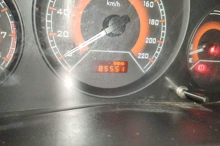 Used Soueast V3 Lingyue 2015 1.5L Manual Smart Edition Odometer Close Up