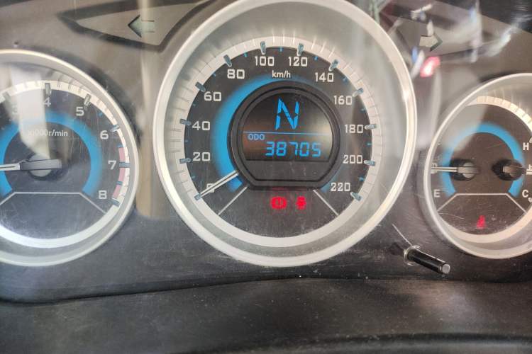 Used Soueast V3 Lingyue 2015 1.5L AMT Happiness Edition Odometer Close Up