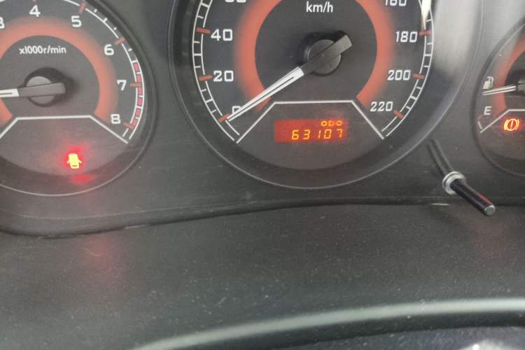 Used Soueast V3 Lingyue 2015 1.5L Manual Happiness Edition Odometer Close Up