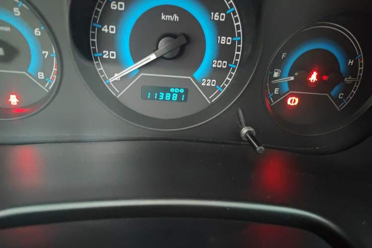 Used Soueast V3 Lingyue 2015 1.5L Manual Happiness Edition Odometer Close Up