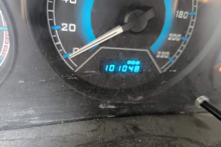 Used Soueast V3 Lingyue 2015 1.5L Manual Happiness Edition Odometer Close Up