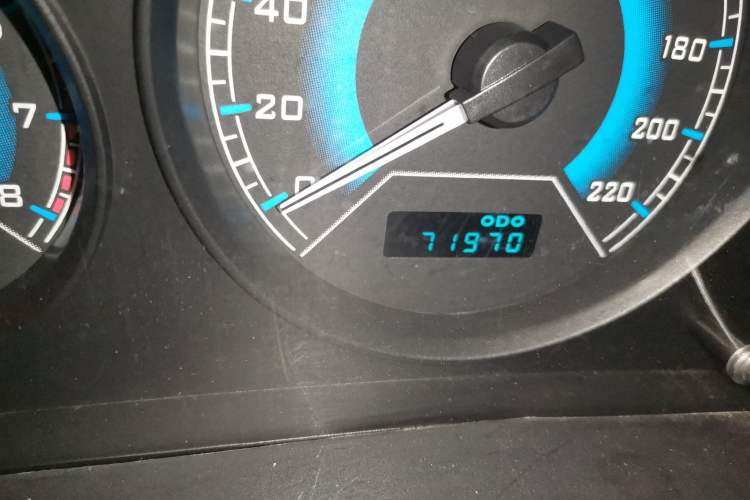 Used Soueast V3 Lingyue 2015 1.5L Manual Happiness Edition Odometer Close Up