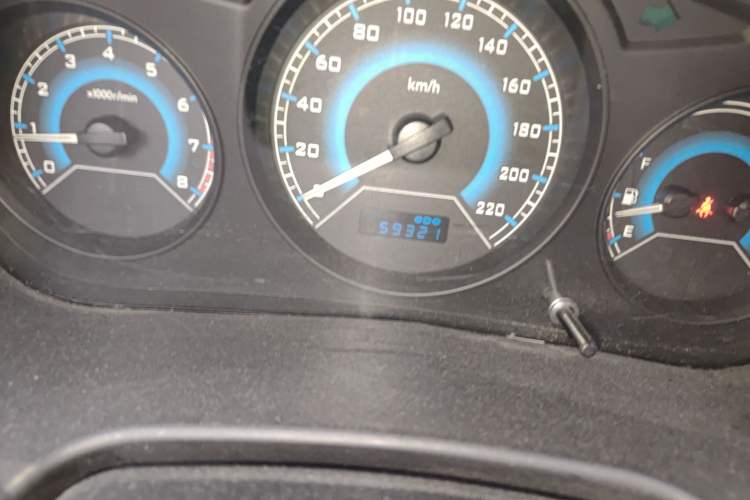 Used Soueast V3 Lingyue 2015 1.5L Manual Happiness Edition Odometer Close Up