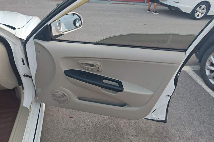 Used Soueast V3 Lingyue 2015 1.5L Manual Happiness Edition Right Front Door Interior