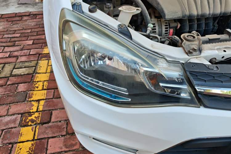 Used Soueast V3 Lingyue 2015 1.5L Manual Style Edition Right Front Headlight