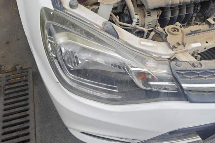 Used Soueast V3 Lingyue 2015 1.5L Manual Happiness Edition Right Front Headlight
