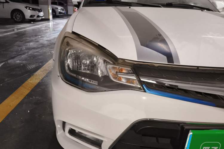 Used Soueast V3 Lingyue 2015 1.5L Manual Style Edition Right Front Headlight