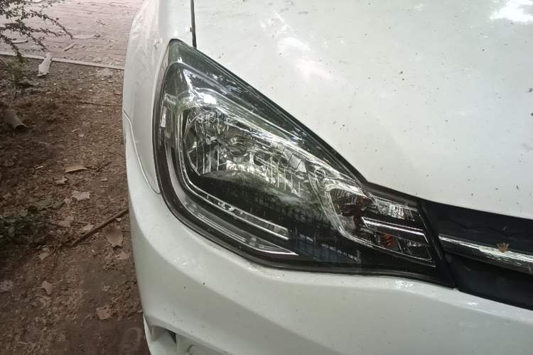 Used Soueast V3 Lingyue 2015 1.5L Manual Happiness Edition Right Front Headlight