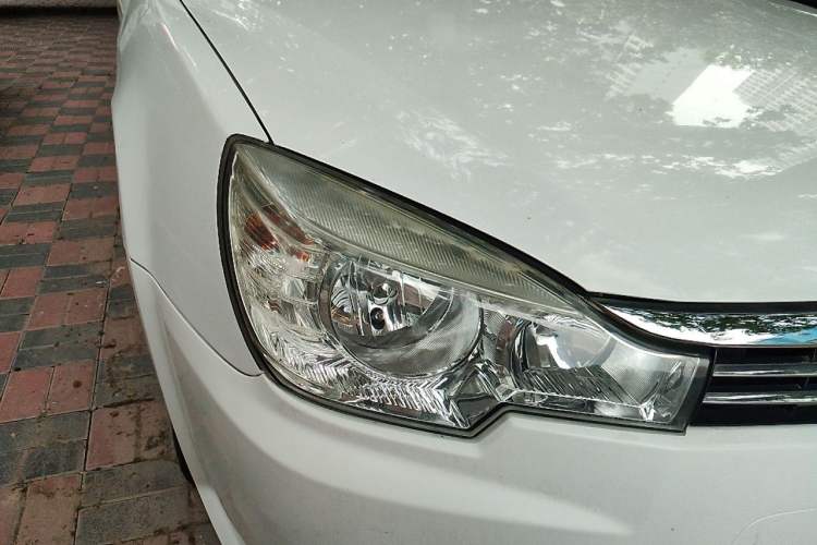Used Soueast V3 Lingyue 2015 1.5L Manual Smart Edition Right Front Headlight