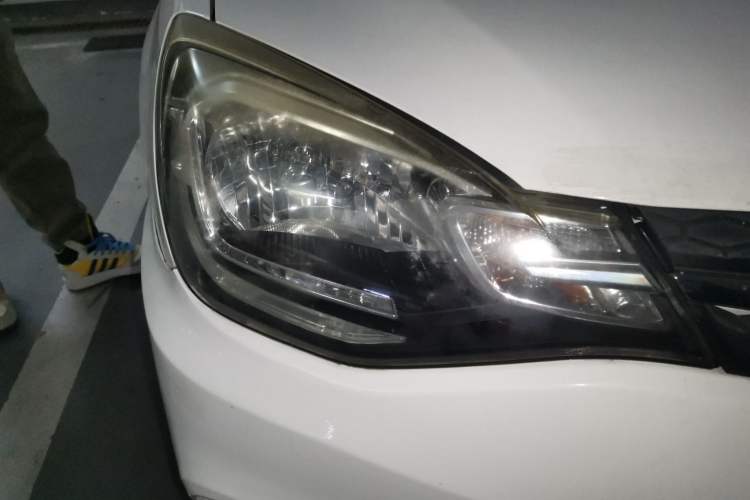 Used Soueast V3 Lingyue 2015 1.5L Manual Happiness Edition Right Front Headlight