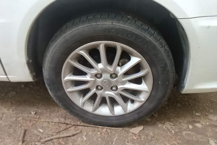 Used Soueast V3 Lingyue 2015 1.5L Manual Happiness Edition Right Front Wheel Hub