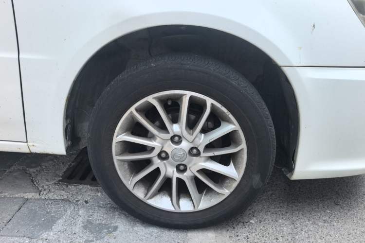 Used Soueast V3 Lingyue 2015 1.5L Manual Happiness Edition Right Front Wheel Hub