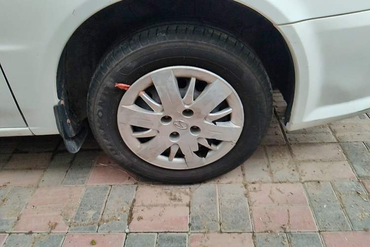 Used Soueast V3 Lingyue 2015 1.5L Manual Smart Edition Right Front Wheel Hub