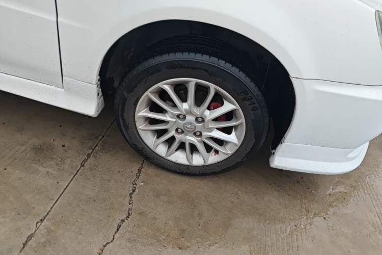 Used Soueast V3 Lingyue 2015 1.5L Manual Happiness Edition Right Front Wheel Hub