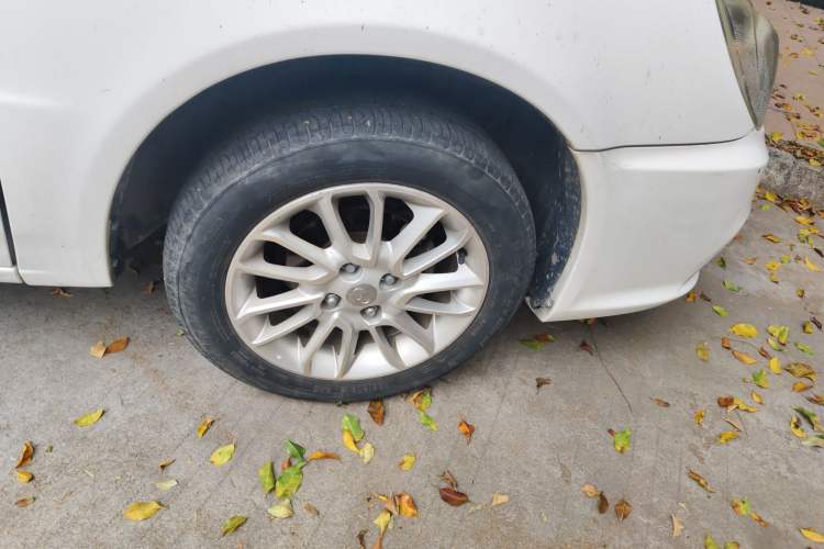 Used Soueast V3 Lingyue 2015 1.5L AMT Happiness Edition Right Front Wheel Hub