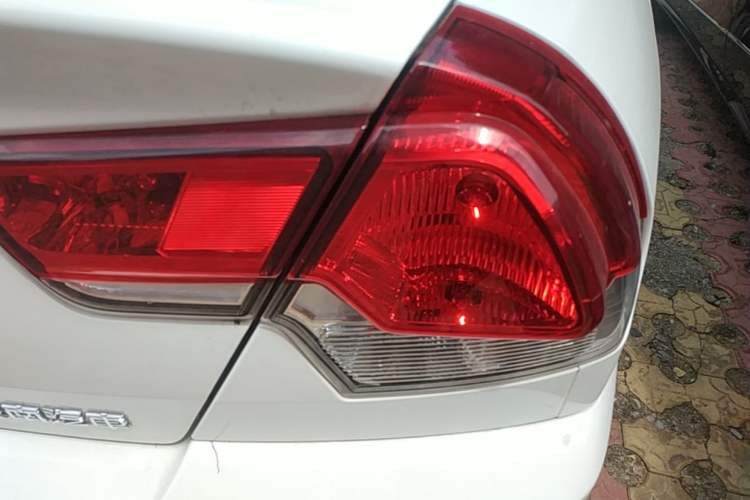 Used Soueast V3 Lingyue 2015 1.5L Manual Happiness Edition Right Rear Taillight