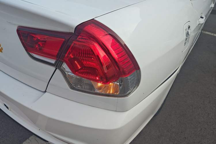 Used Soueast V3 Lingyue 2015 1.5L Manual Happiness Edition Right Rear Taillight