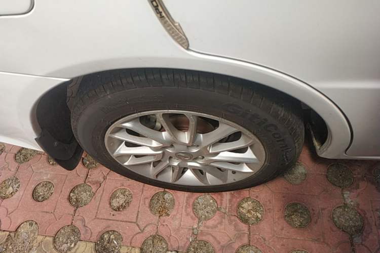 Used Soueast V3 Lingyue 2015 1.5L Manual Happiness Edition Right Rear Wheel Hub