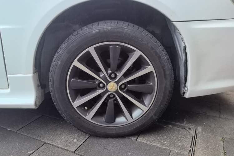 Used Soueast V3 Lingyue 2015 1.5L Manual Style Edition Right Rear Wheel Hub