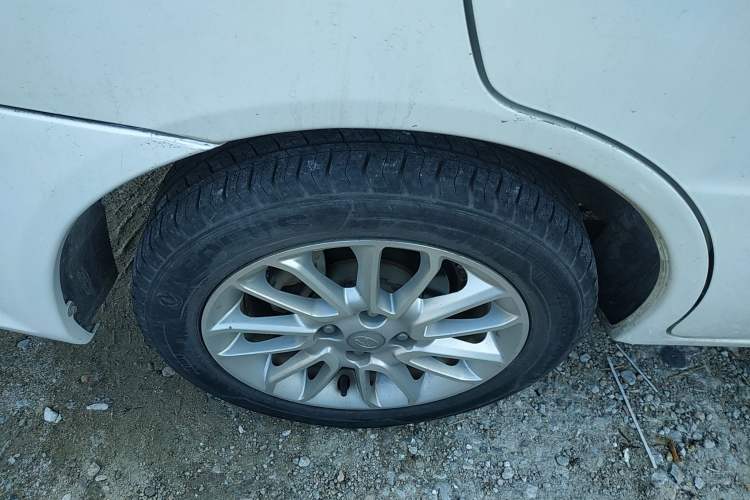 Used Soueast V3 Lingyue 2015 1.5L Manual Happiness Edition Right Rear Wheel Hub