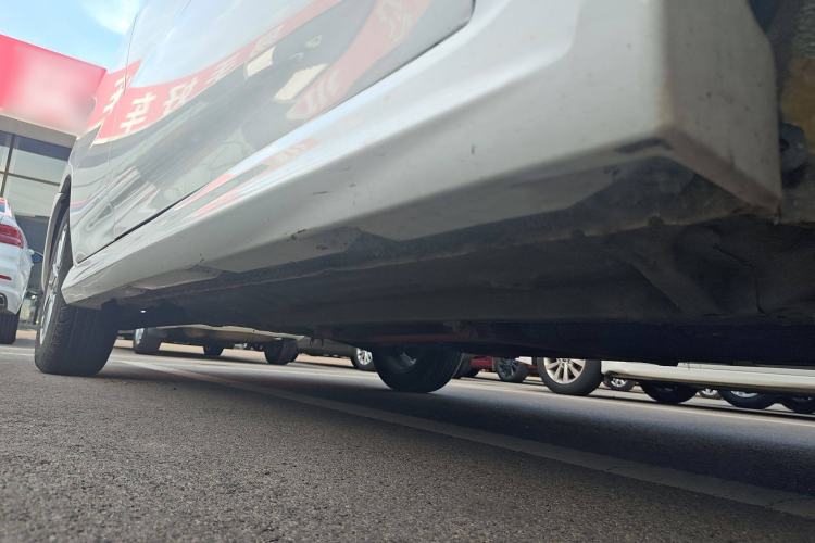 Used Soueast V3 Lingyue 2015 1.5L Manual Happiness Edition Right Side Sill