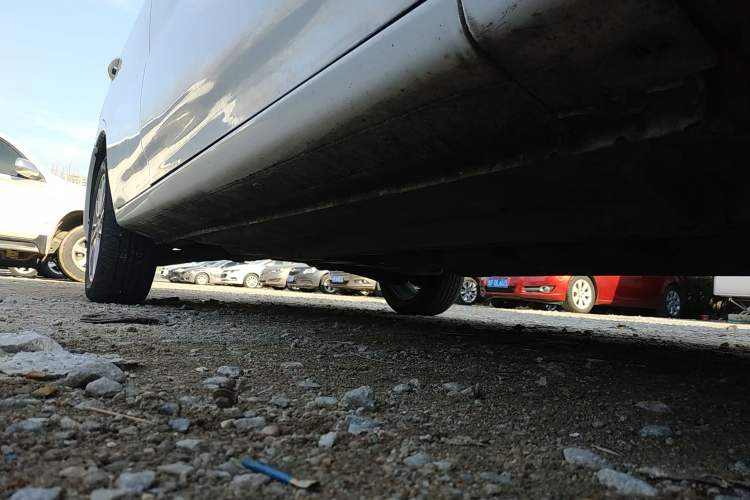 Used Soueast V3 Lingyue 2015 1.5L Manual Happiness Edition Right Side Sill