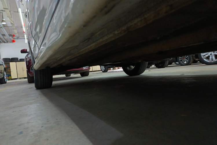 Used Soueast V3 Lingyue 2015 1.5L AMT Happiness Edition Right Side Sill