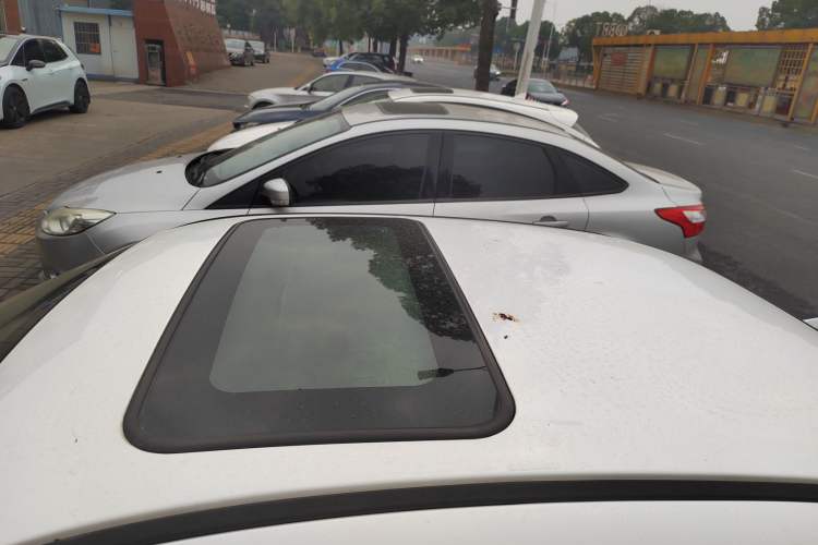 Used Soueast V3 Lingyue 2015 1.5L Manual Style Edition Roof