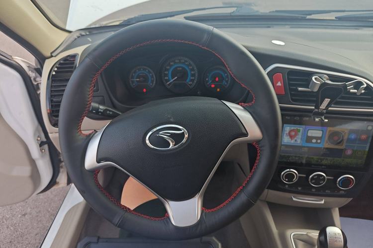Used Soueast V3 Lingyue 2015 1.5L Manual Happiness Edition Steering Wheel
