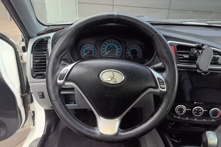 Used Soueast V3 Lingyue 2015 1.5L Manual Style Edition Steering Wheel