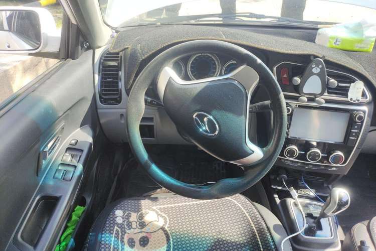 Used Soueast V3 Lingyue 2015 1.5L AMT Happiness Edition Steering Wheel
