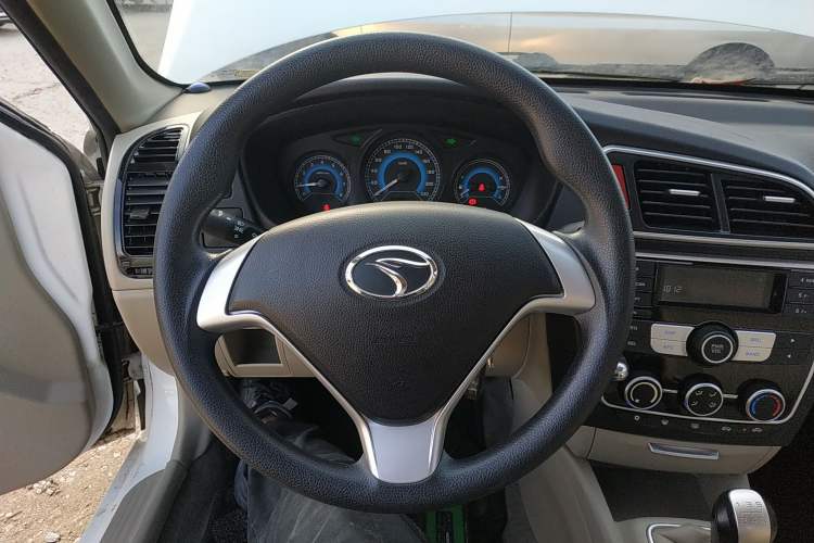 Used Soueast V3 Lingyue 2015 1.5L Manual Happiness Edition Steering Wheel