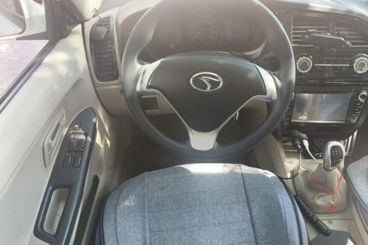 Used Soueast V3 Lingyue 2015 1.5L Manual Happiness Edition Steering Wheel