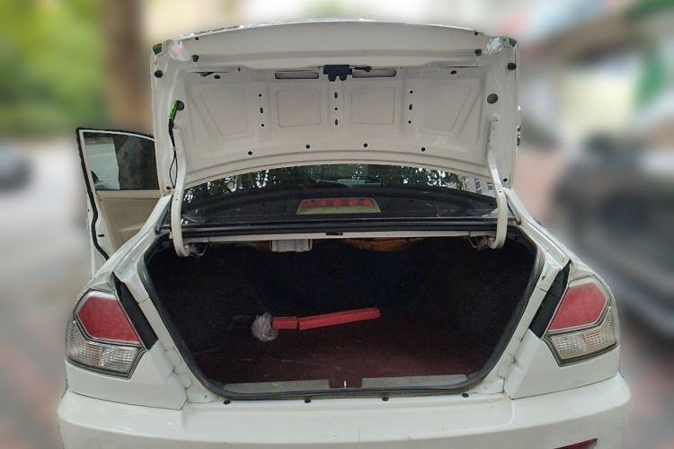 Used Soueast V3 Lingyue 2015 1.5L Manual Smart Edition Trunk