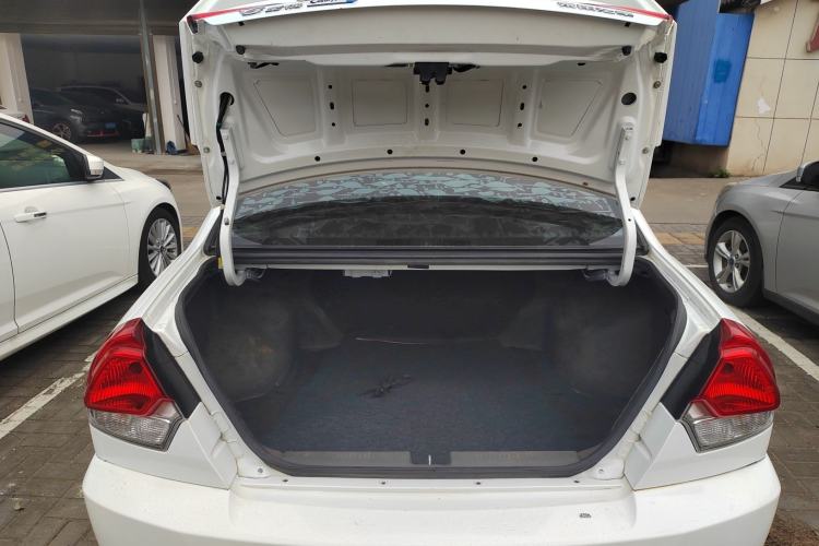 Used Soueast V3 Lingyue 2015 1.5L Manual Style Edition Trunk