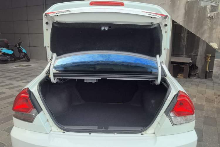 Used Soueast V3 Lingyue 2015 1.5L Manual Style Edition Trunk