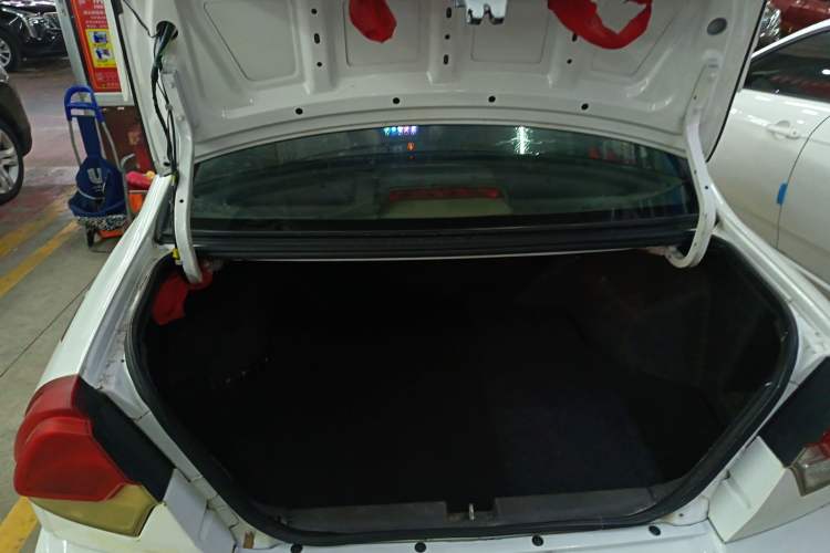 Used Soueast V3 Lingyue 2015 1.5L AMT Happiness Edition Trunk