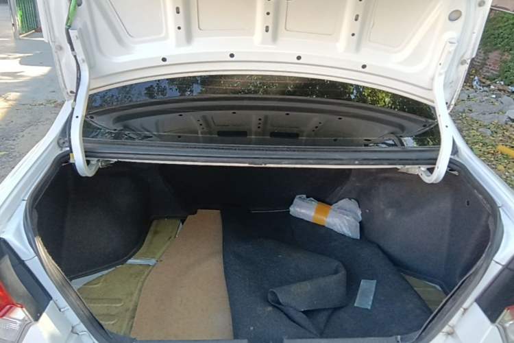 Used Soueast V3 Lingyue 2015 1.5L Manual Style Edition Trunk