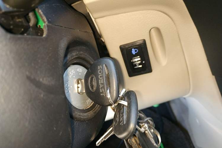 Used Soueast V3 Lingyue 2015 1.5L Manual Happiness Edition Vehicle Key