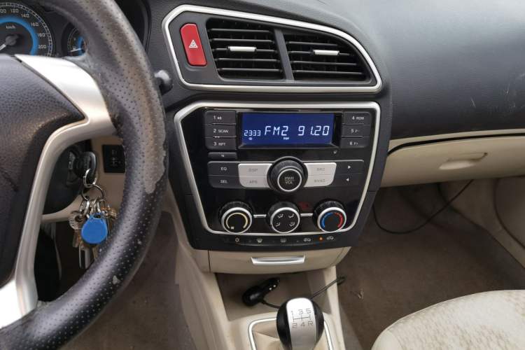 Used Soueast V3 Lingyue 2017 1.5L Manual Xiqi Edition Audio And AC Panel