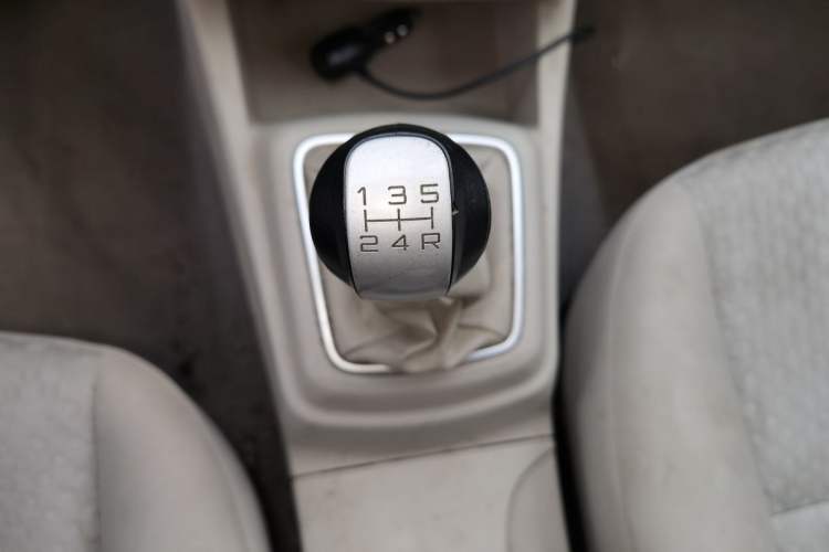 Used Soueast V3 Lingyue 2017 1.5L Manual Xiqi Edition Gear Lever