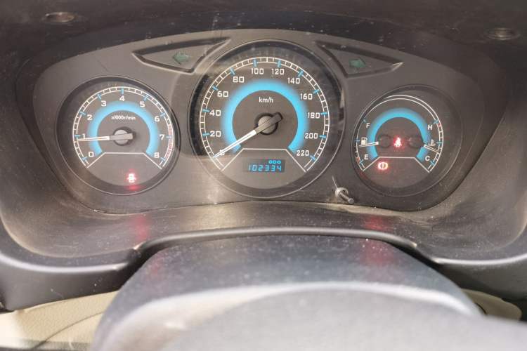 Used Soueast V3 Lingyue 2017 1.5L Manual Xiqi Edition Odometer Close Up