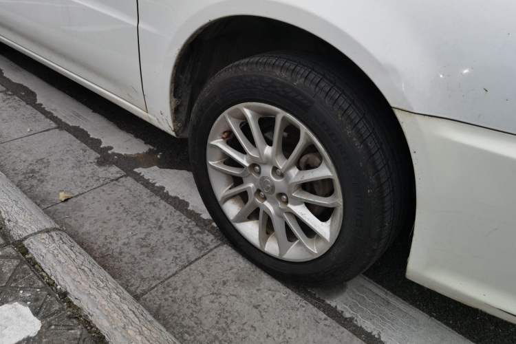 Used Soueast V3 Lingyue 2017 1.5L Manual Xiqi Edition Right Front Wheel Hub
